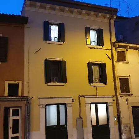 Dimora Rosso San Zeno - Wifi Veloce E Adatto Per Famiglie * Verona